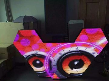 Arbeiten Sie DJ-Schreibtisch 3D örtlich festgelegte LED-Innenanzeige kreative Neigung 6.15mm um fournisseur
