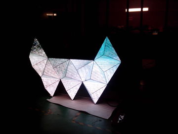 Arbeiten Sie DJ-Schreibtisch 3D örtlich festgelegte LED-Innenanzeige kreative Neigung 6.15mm um fournisseur